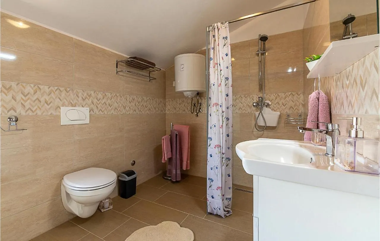 Amazing Home In Sikici With Wifi Pula